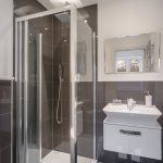 Laurels Bathroom
